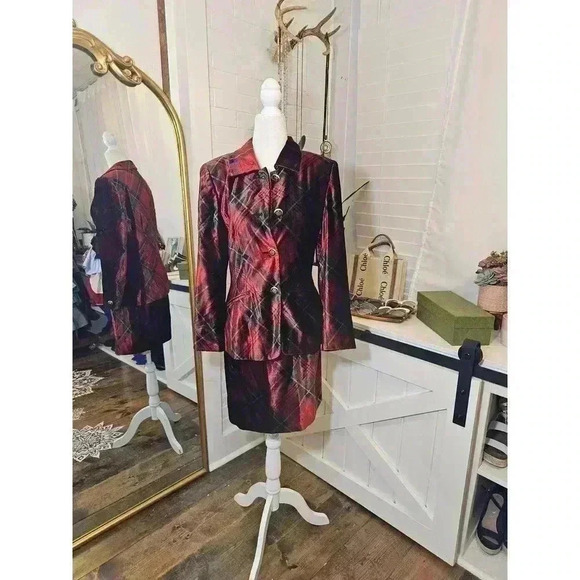 Laurel Jackets & Blazers - Vtg Laurel By Escada Women's Size 38 Blazer and Skirt Suit Set